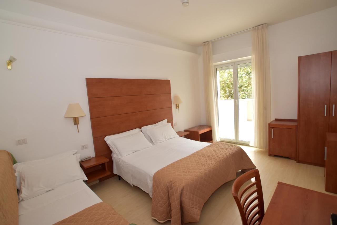 Hotel Villa Del Parco Rimini Extérieur photo