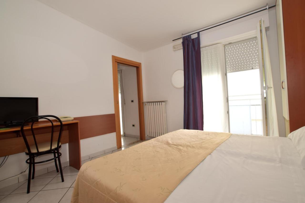 Hotel Villa Del Parco Rimini Extérieur photo