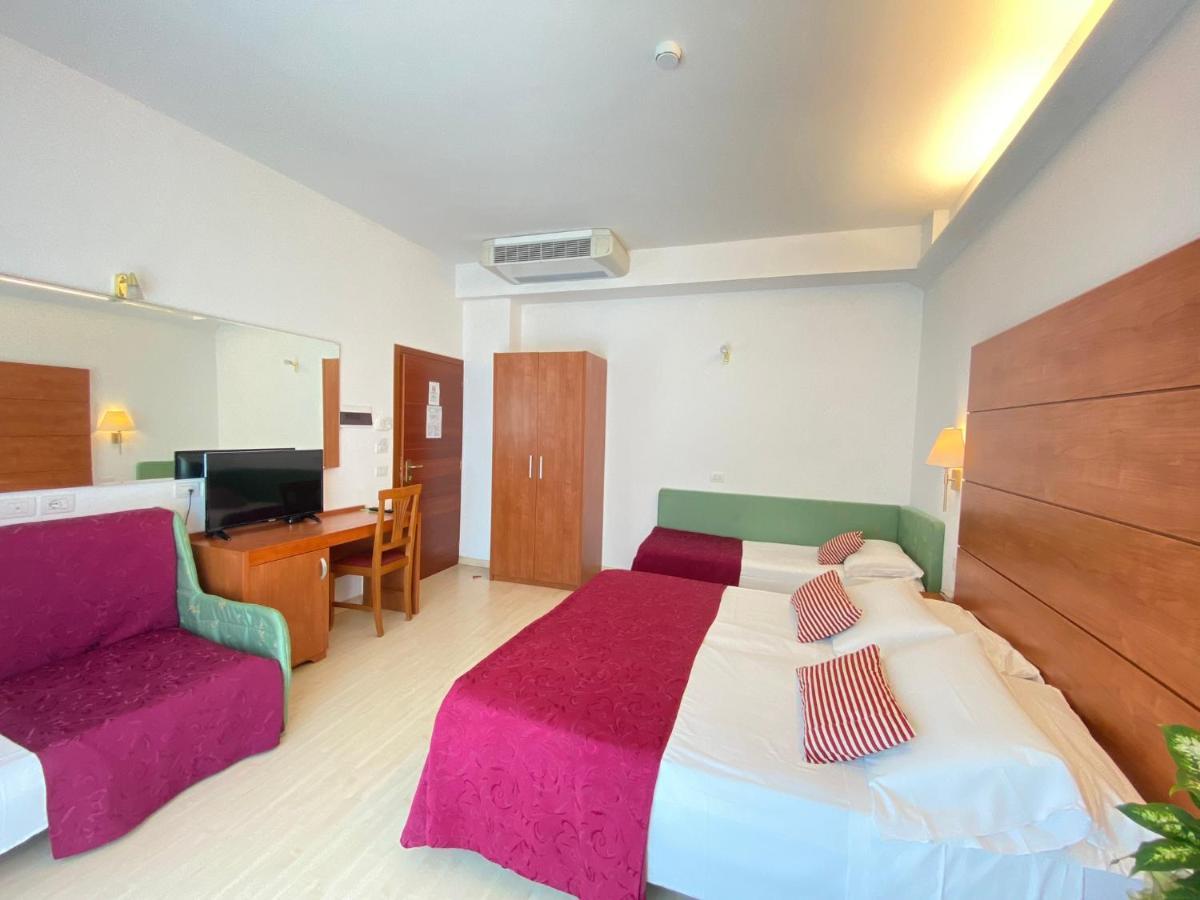 Hotel Villa Del Parco Rimini Extérieur photo