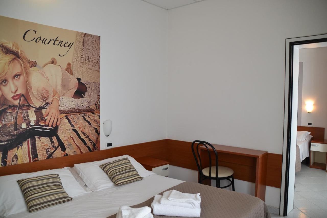 Hotel Villa Del Parco Rimini Extérieur photo