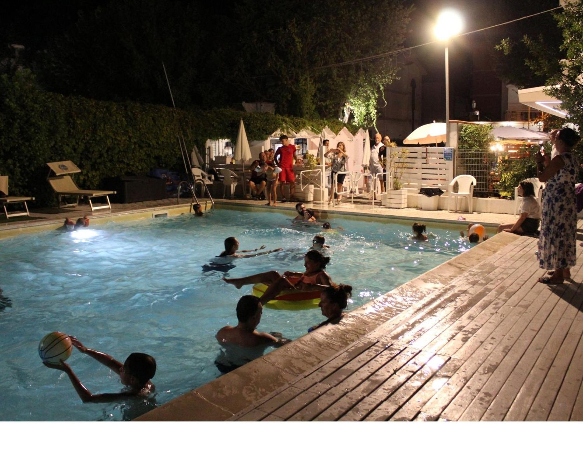Hotel Villa Del Parco Rimini Extérieur photo